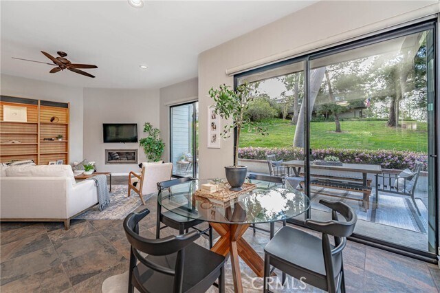 Building Photo - 48 Arboles