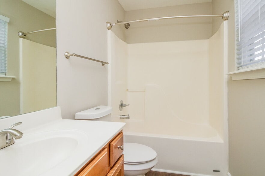 Building Photo - 1031 Tom Hailey Blvd