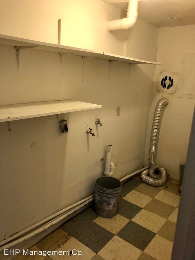 Building Photo - 6233-6239 Terrie Ln