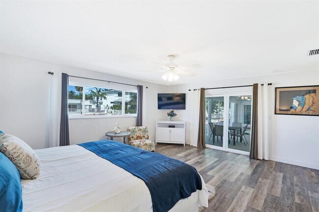 Building Photo - 4101 NE 24th Ave