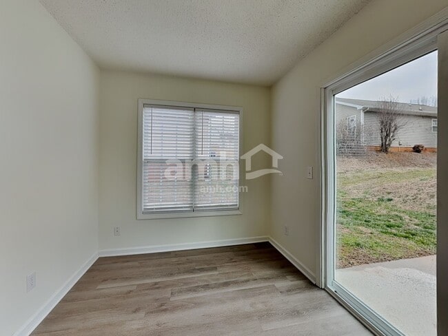 Building Photo - 105 Bristol View Cir