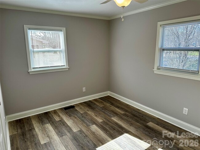 Building Photo - 2121 Charlotte Hwy