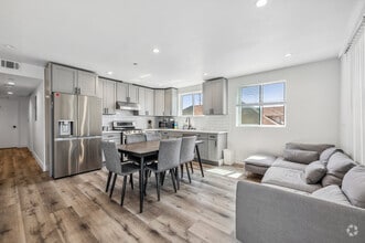 Interior Photo - MH 1419 W 35th St