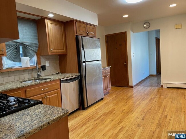 Building Photo - 3 Ann St