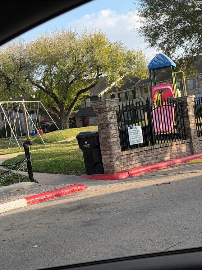 Building Photo - 8321 Nairn St