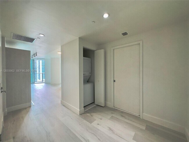 Building Photo - 501 NE 31st St