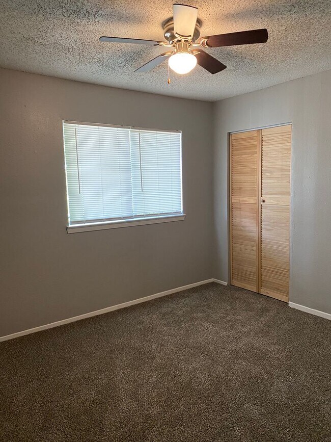 Building Photo - Spacious 2-Bedroom Near North Star