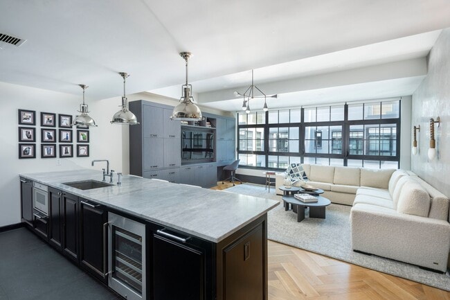 Building Photo - 51 Jay St