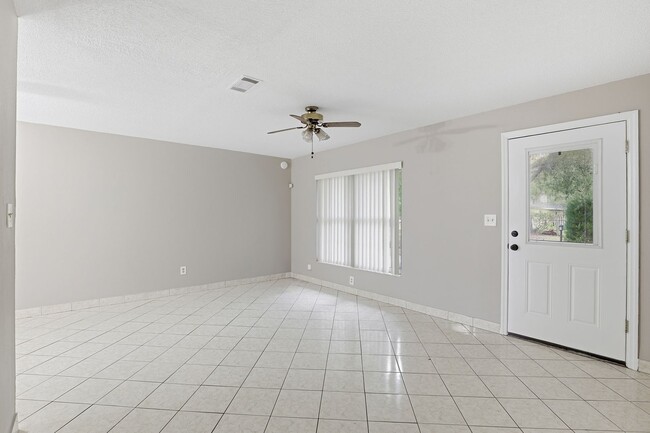 Building Photo - 3 bedroom 2 bath house in Northwood Pines