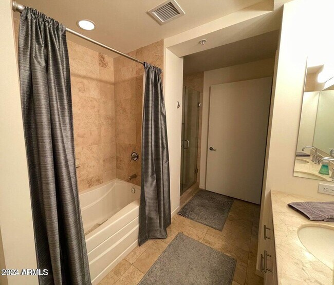 Building Photo - 7127 E Rancho Vista Dr