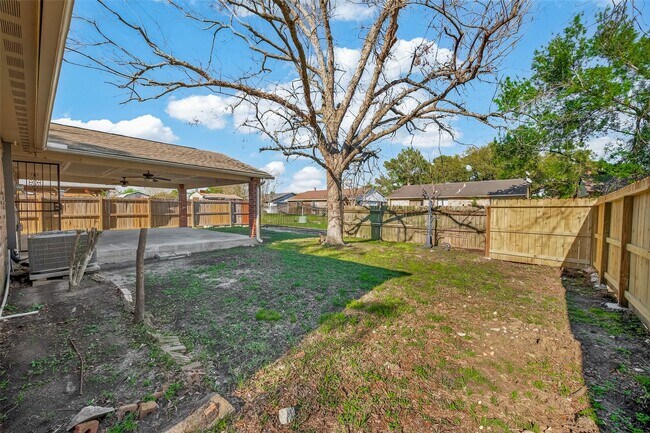 Building Photo - 6206 Homeview Dr