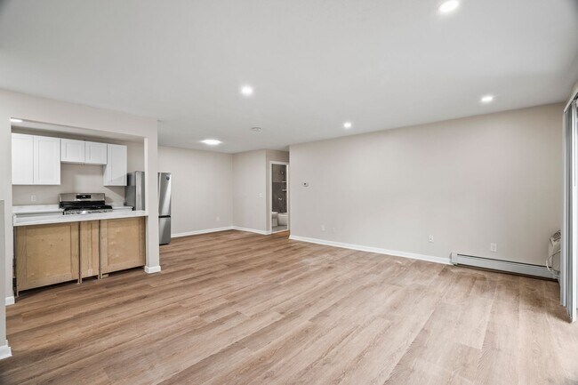 Building Photo - Newly Renovated 1-Bed 1-Bath Cranston!