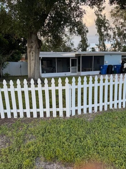 Building Photo - 100 38th Ave SE