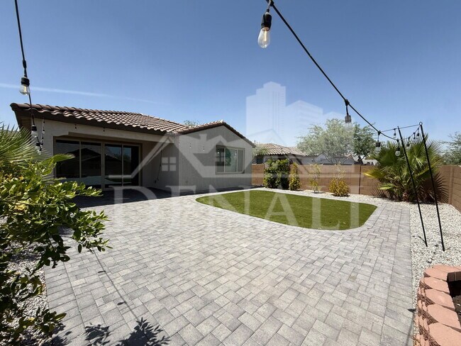 Building Photo - 1636 W Estes Way