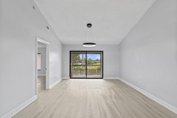 Building Photo - 350 E Club Cir