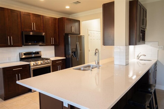 Building Photo - 9512 Bromsgrove Dr