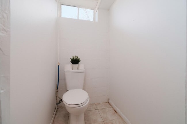 Building Photo - 13621 Vernon St