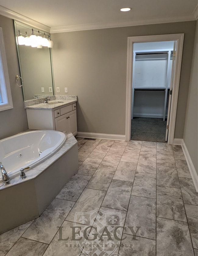 Building Photo - 9919 Maxwell Ln