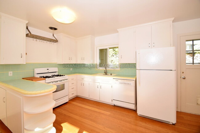 Building Photo - Adorable Home in Ideal San Anselmo Neighbo...