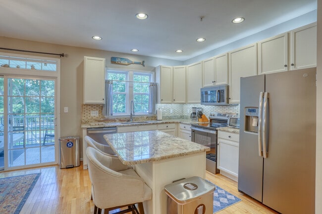 Building Photo - Fairfield Townhome