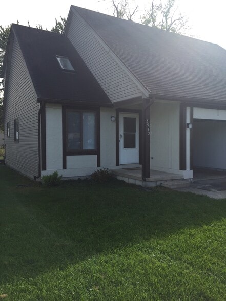 Building Photo - 5945 Red Oak Dr