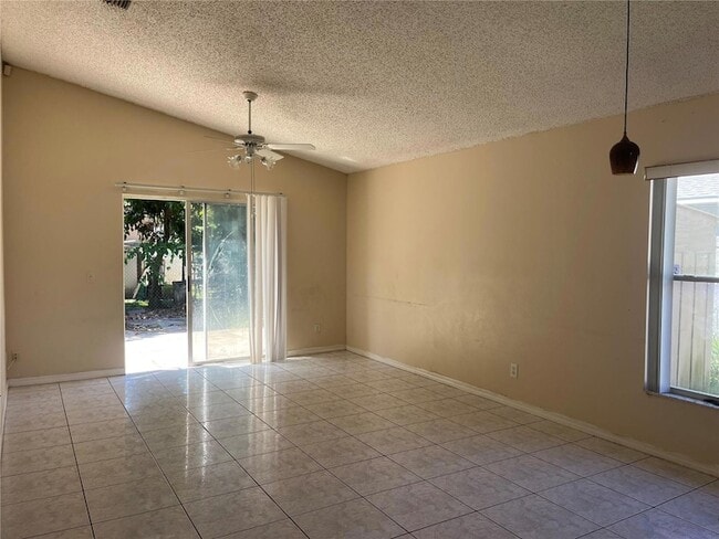 Building Photo - 2131 Rj Cir