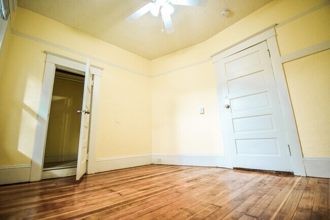 Building Photo - Spacious 4BD/2BA Two-Story Home w/ Fenced Yard & Huge Basement! Pets OK!