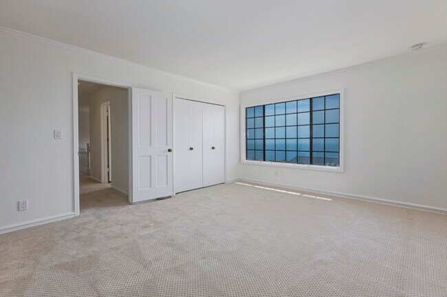 Building Photo - 18041 Blue Sail Dr