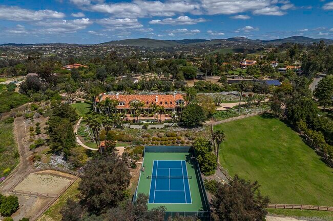 Building Photo - 5305 La Crescenta Rd