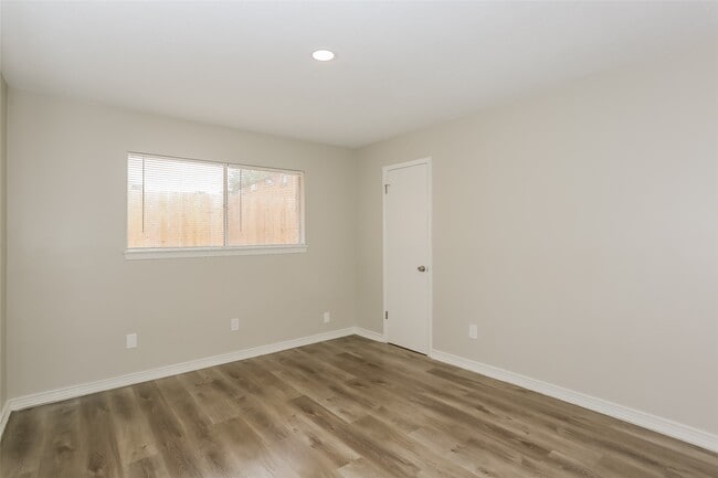 Building Photo - 10402 Sagetree Dr