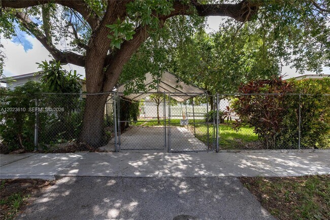 Building Photo - 540 SW 60th Ave