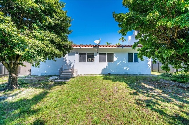 Building Photo - 330 SW 27th Rd