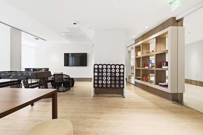 Building Photo - 220 Lake Shore Dr