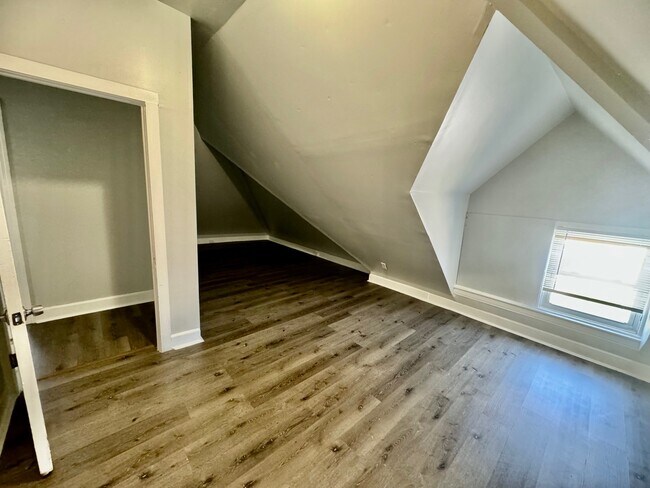 Building Photo - 839 Hutchins Ave