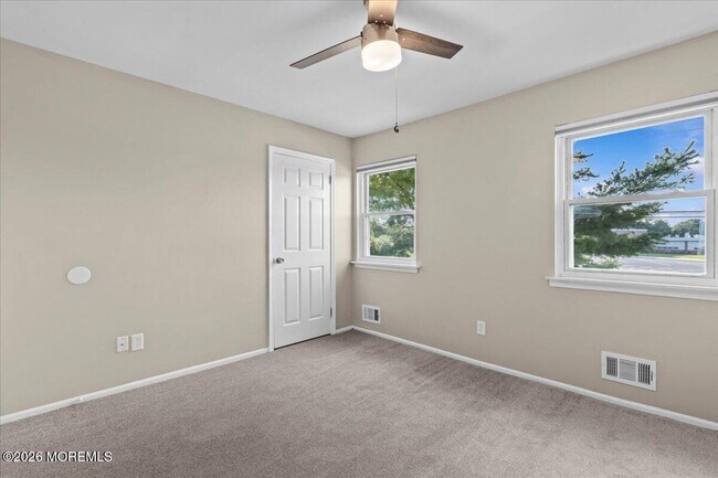Building Photo - 8 Primrose Ln