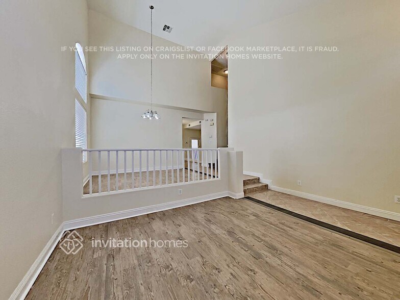 Building Photo - 2745 Rebano St