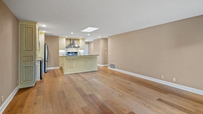 Building Photo - 156 Vineyard Cir