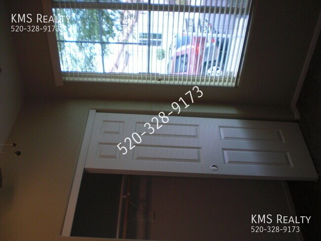 Building Photo - 14013 E Voss St