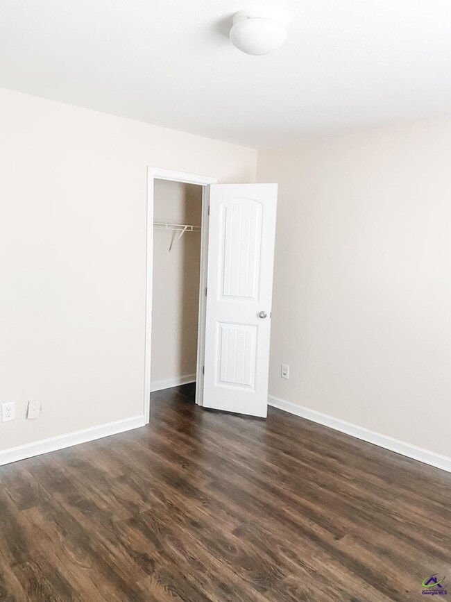 Building Photo - 105 Sutton Dr