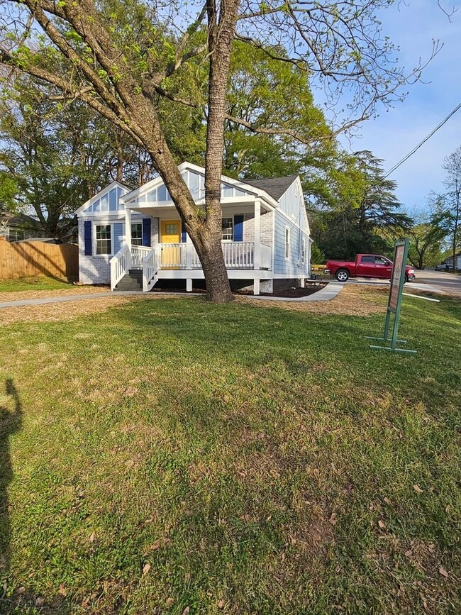 Building Photo - Beautifully Renovated 3 bedroom/3 bath**Historic Overbrook