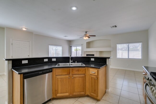 Building Photo - Great townhome in Henderson Gated Community with a 2 car attached garage and backyard