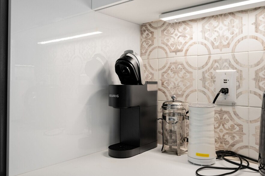 Building Photo - 620D 10th Ave E