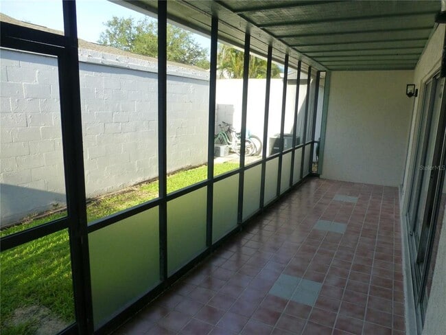 Building Photo - 60 Iris Pl