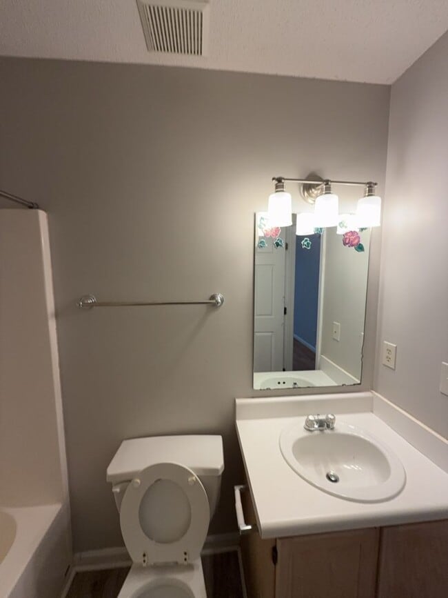 Building Photo - 469 Coops Ct