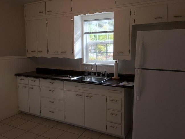 Building Photo - 1 Bedroom Home in Redding - MUST SEE