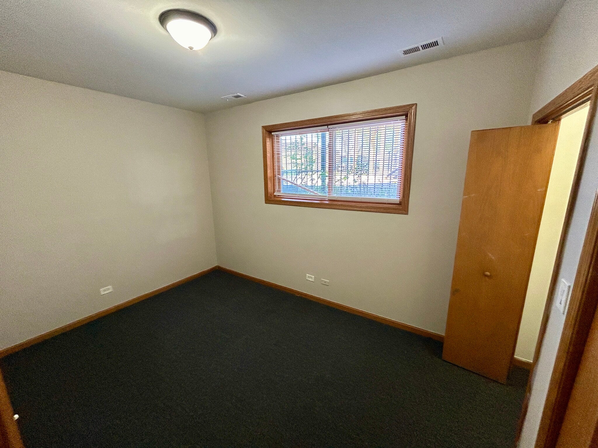 Building Photo - 5642 S Prairie Ave