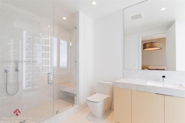 Building Photo - 17975 Collins Ave