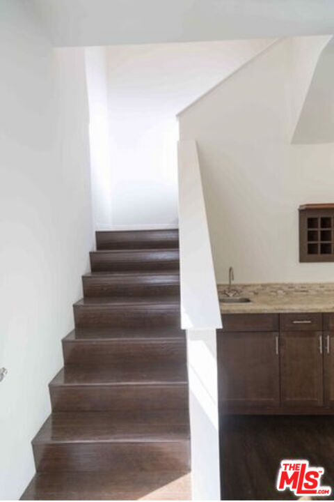 Building Photo - 431 N Doheny Dr