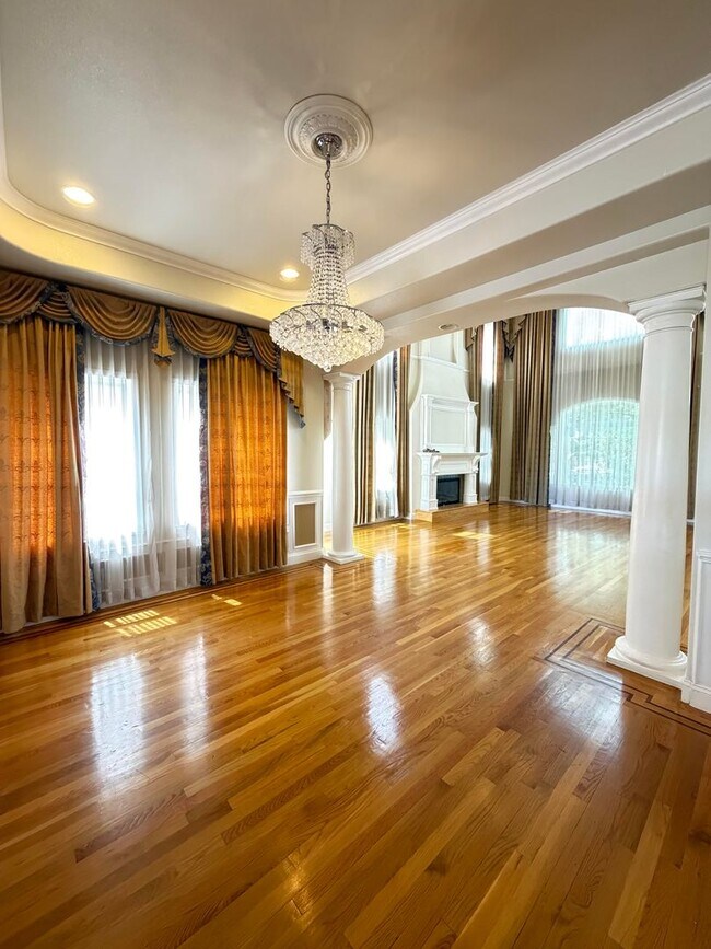 Building Photo - 738 Palmera Ct
