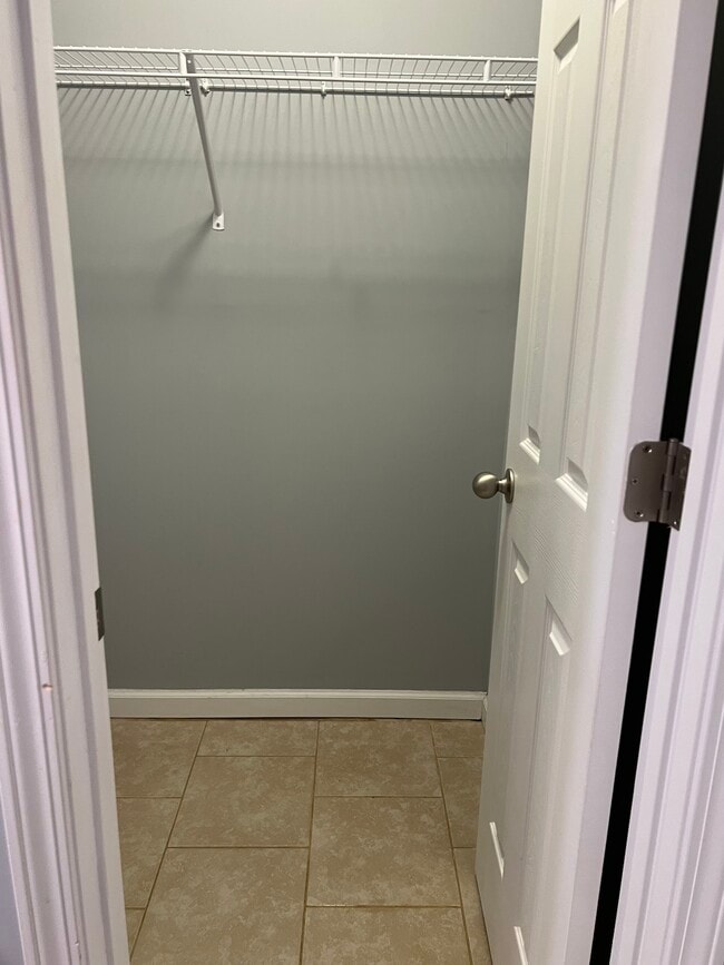 Building Photo - 43 Finch Dr SE